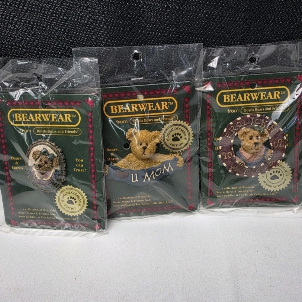 Lot of 3 New Boyds Resin Bearwear Pins Bestest Mom, Muchkins . . . Love You Mom,